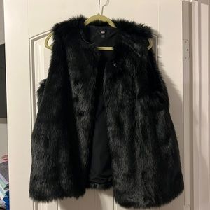 Mossimo faux fur vest